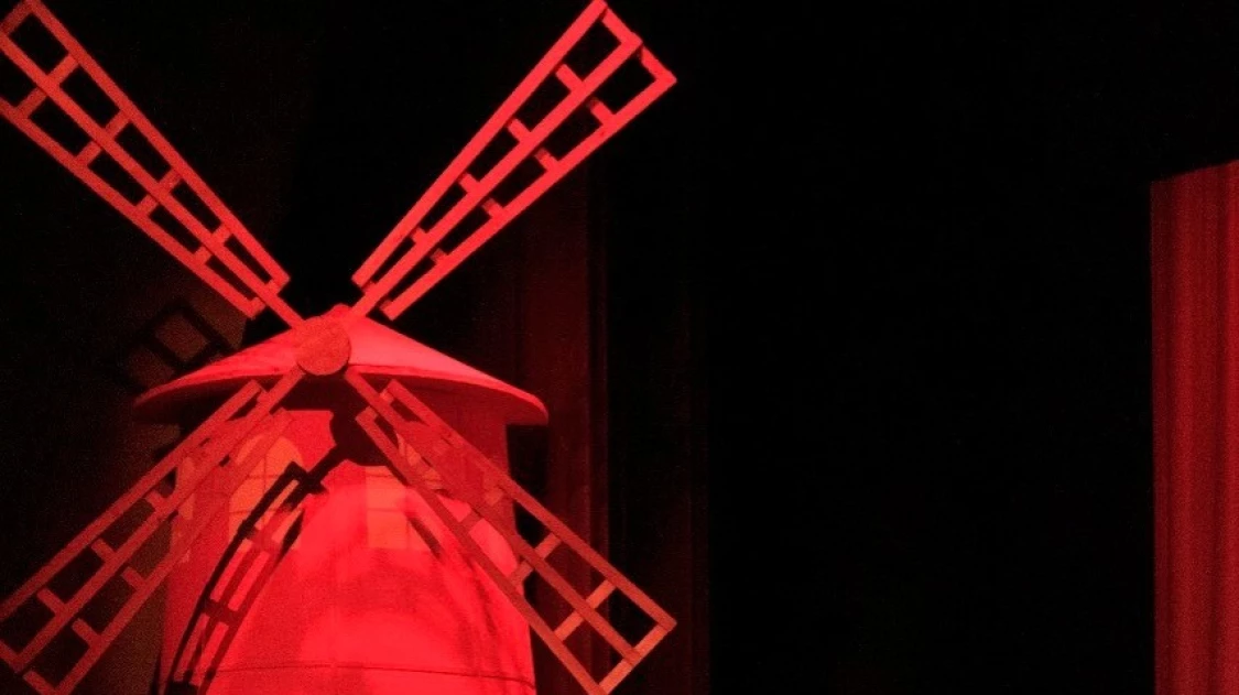 MOULIN ROUGE